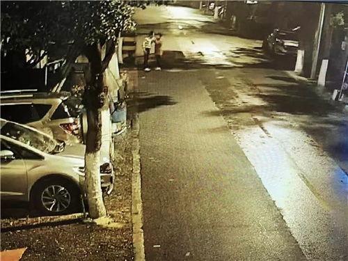 打男友路人吃瓜,路人围观男友被打,吃瓜群众现场热议